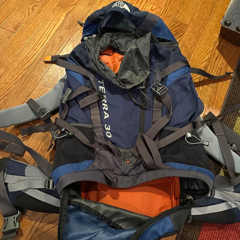 NORTH FACE Terra 30L Ripstop Verti-Cool Back Panel BACKPACK - Picture 2 of 3